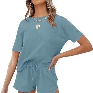 Women’s shorts and top Set size medium